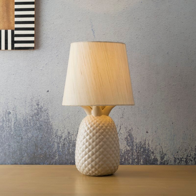 Lampe sur une table