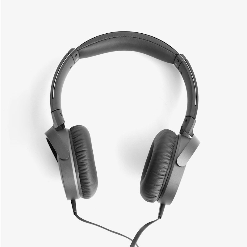 Casque sur fond clair